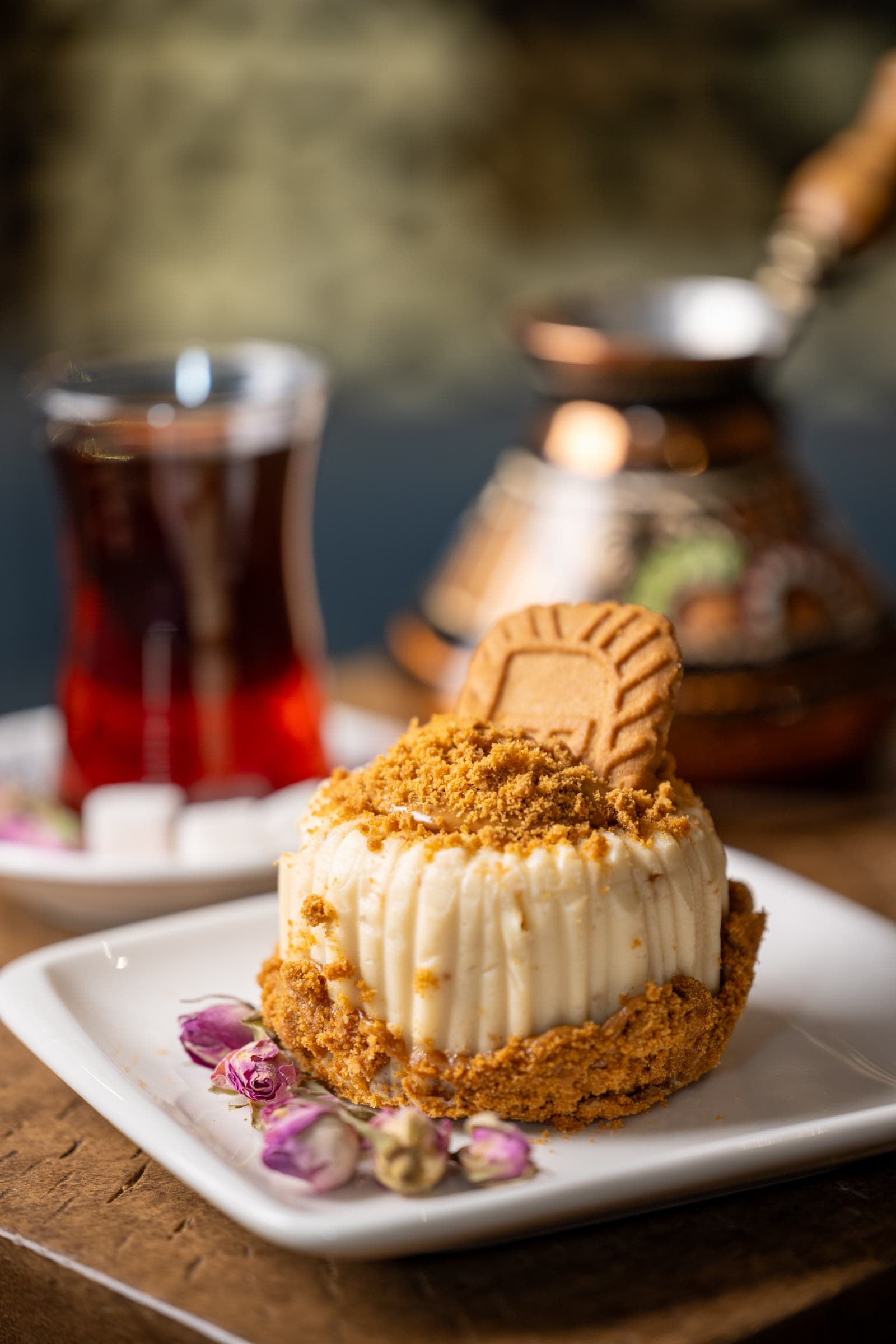 Biscoff mini cake with Turkish tea and copper teapot